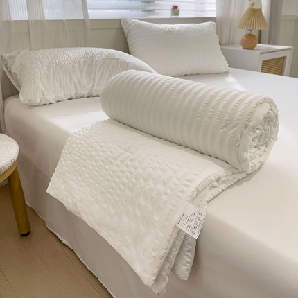 91家纺网 家纺一手货源 找家纺 （总）缦绣阁家纺 2025春夏新款纯色简约亲肤泡泡纱夏被凉感夏凉被三件套四件套空调被