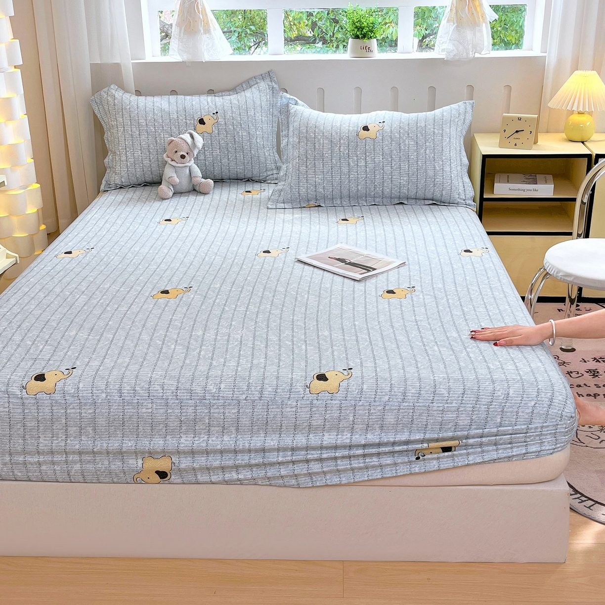 91家纺网 家纺一手货源 找家纺 大吉 2025新款全棉印花床笠 蜡笔小象