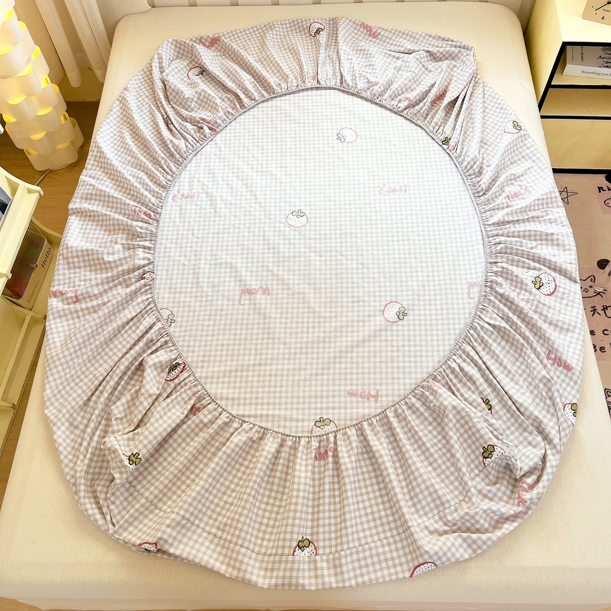 91家纺网 家纺一手货源 找家纺 大吉 2025新款全棉印花床笠 小莓好