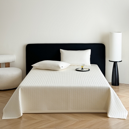 91家纺网 家纺一手货源 找家纺 Mr.pig猪先生水洗棉 2025新款菱格莱赛尔纤维夹棉床盖 (可当软凉席) 菱格-伊连青