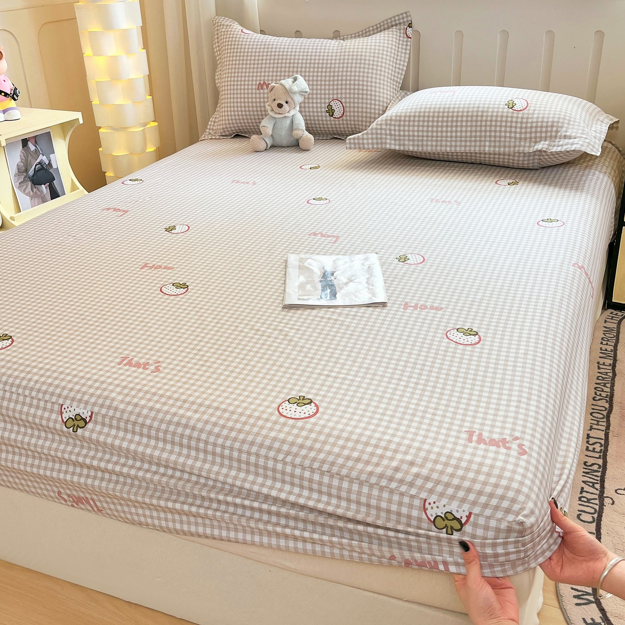 91家纺网 家纺一手货源 找家纺 大吉 2025新款全棉印花床笠 小莓好