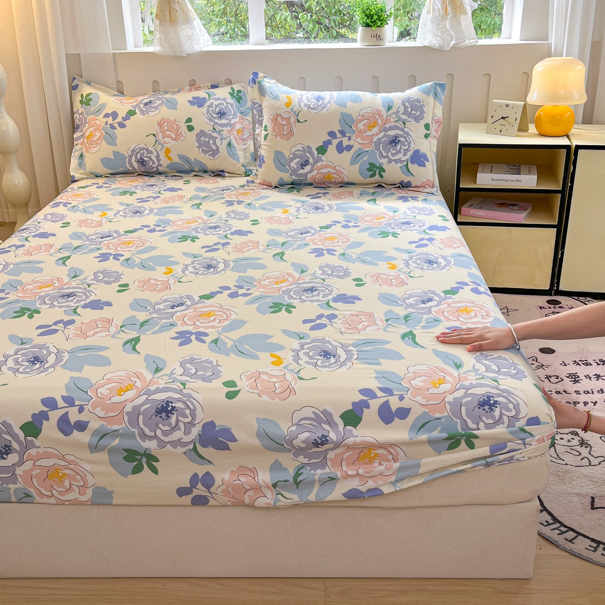 91家纺网 家纺一手货源 找家纺 大吉 2025新款全棉印花床笠 山茶花开