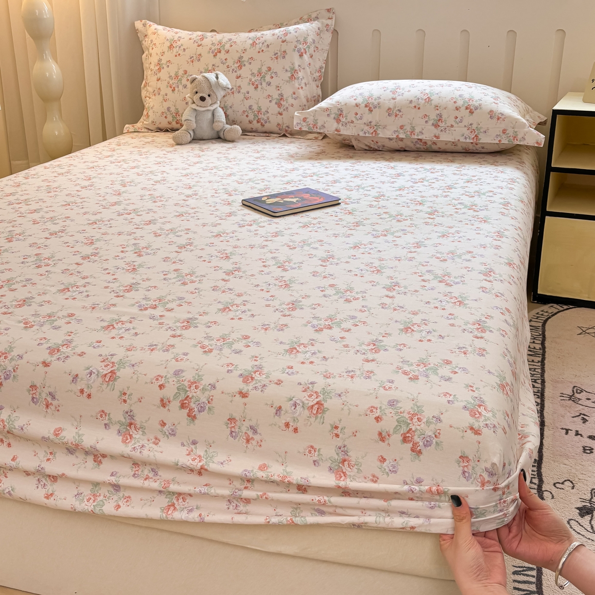 91家纺网 家纺一手货源 找家纺 大吉 2025新款全棉印花床笠 花语蔷薇