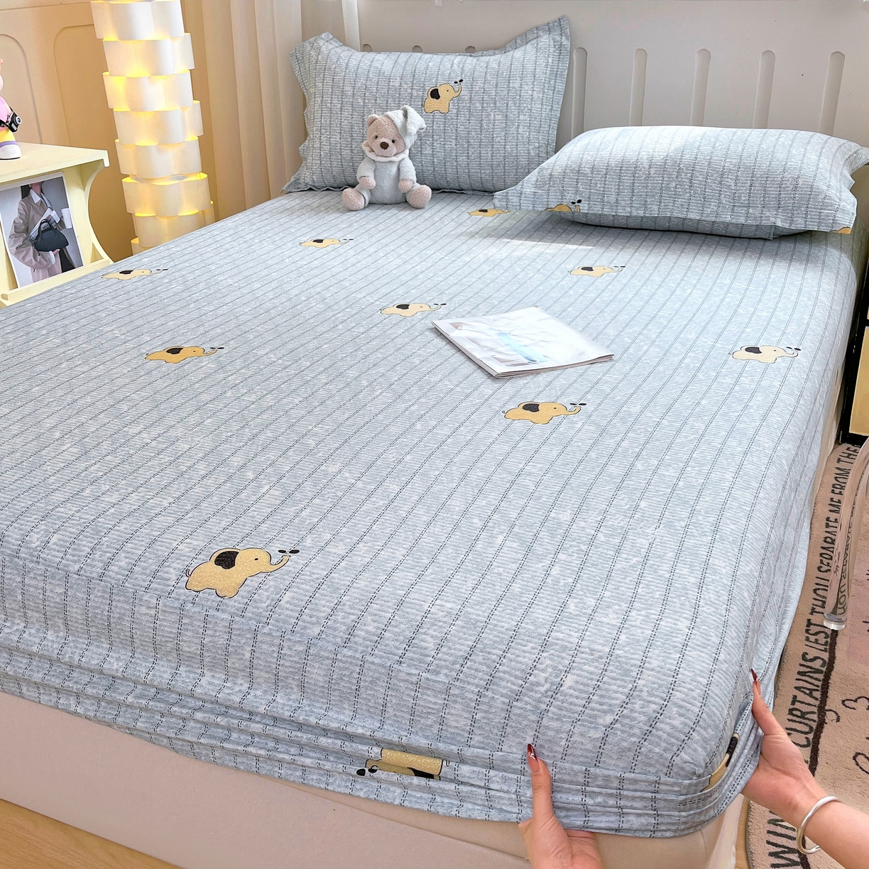 91家纺网 家纺一手货源 找家纺 大吉 2025新款全棉印花床笠 蜡笔小象