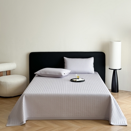 91家纺网 家纺一手货源 找家纺 Mr.pig猪先生水洗棉 2025新款菱格莱赛尔纤维夹棉床盖 (可当软凉席) 菱格-伊连青