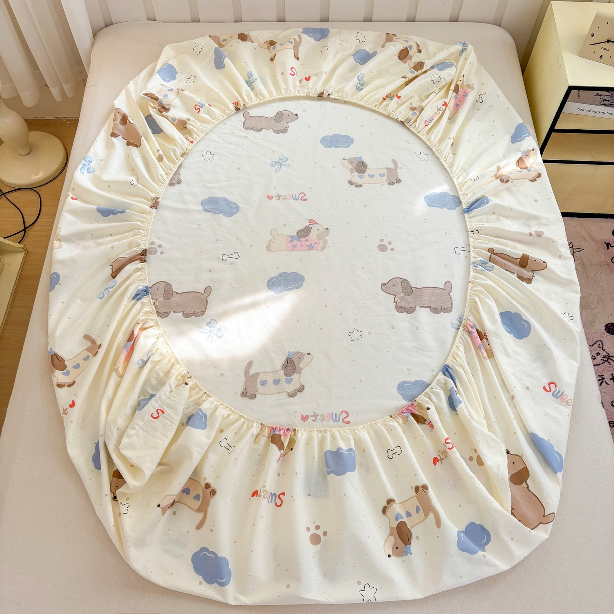 91家纺网 家纺一手货源 找家纺 大吉 2025新款全棉印花床笠 萌宠日记