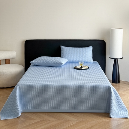 91家纺网 家纺一手货源 找家纺 Mr.pig猪先生水洗棉 2025新款菱格莱赛尔纤维夹棉床盖 (可当软凉席) 菱格-伊连青