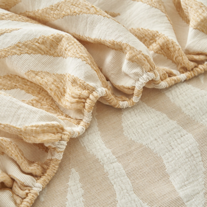 91家纺网 家纺一手货源 找家纺 早晨家纺 2025新款三层纱纯棉提花床笠 斑马纹床笠-驼色