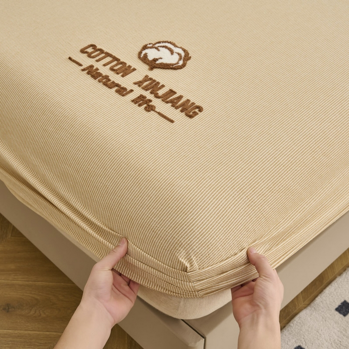 91家纺网 家纺一手货源 找家纺 早晨家纺 2025新款色织纯棉水洗棉毛巾绣床笠 流年床笠-姜黄