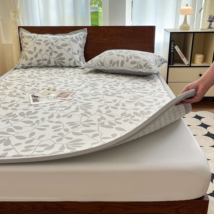 91家纺网 家纺一手货源 找家纺 宜代光年 2025新款冷凝丝提花凉席多功能地垫 凉感叶繁床垫-灰