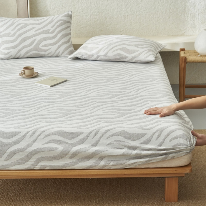 91家纺网 家纺一手货源 找家纺 早晨家纺 2025新款三层纱纯棉提花床笠 斑马纹床笠-浅灰