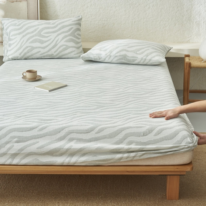 91家纺网 家纺一手货源 找家纺 早晨家纺 2025新款三层纱纯棉提花床笠 斑马纹床笠-浅蓝