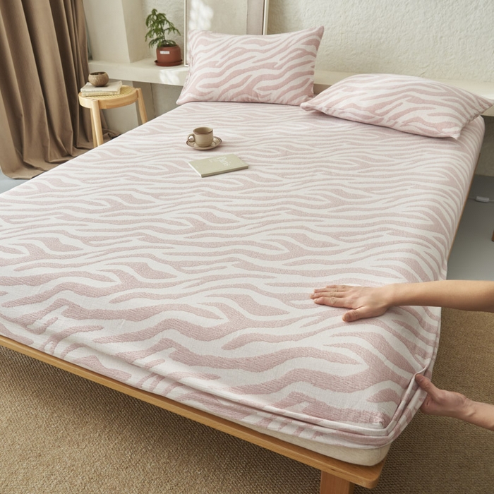 91家纺网 家纺一手货源 找家纺 早晨家纺 2025新款三层纱纯棉提花床笠 斑马纹床笠-豆沙