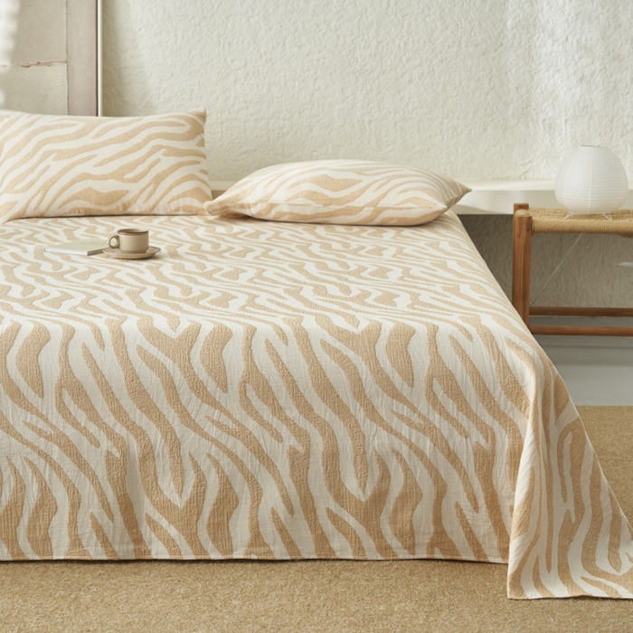 91家纺网 家纺一手货源 找家纺 早晨家纺 2025新款三层纱纯棉提花床单 斑马纹床单-驼色