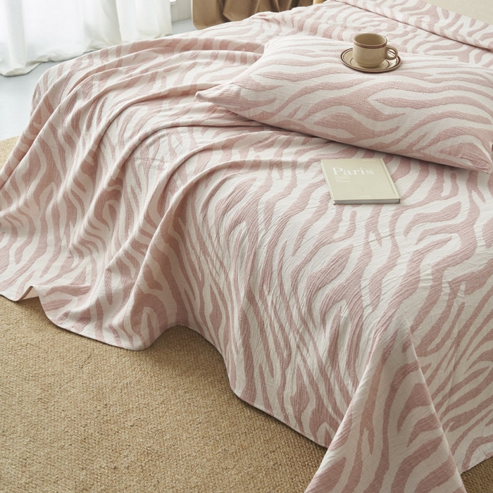 91家纺网 家纺一手货源 找家纺 早晨家纺 2025新款三层纱纯棉提花床单 斑马纹床单-豆沙
