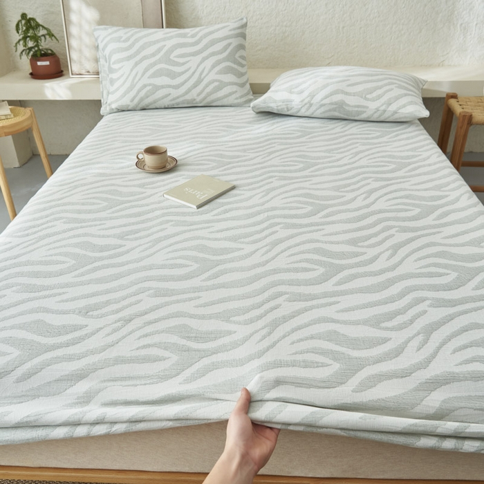 91家纺网 家纺一手货源 找家纺 早晨家纺 2025新款三层纱纯棉提花床笠 斑马纹床笠-浅蓝