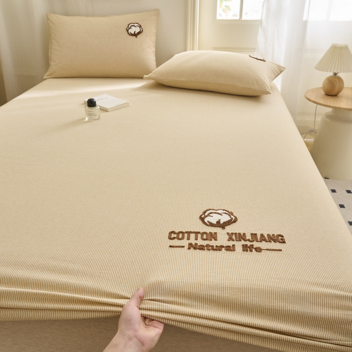 91家纺网 家纺一手货源 找家纺 早晨家纺 2025新款色织纯棉水洗棉毛巾绣床笠 流年床笠-姜黄