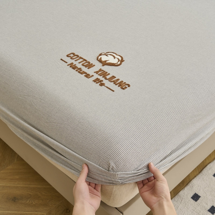 91家纺网 家纺一手货源 找家纺 早晨家纺 2025新款色织纯棉水洗棉毛巾绣床笠 流年床笠-深灰