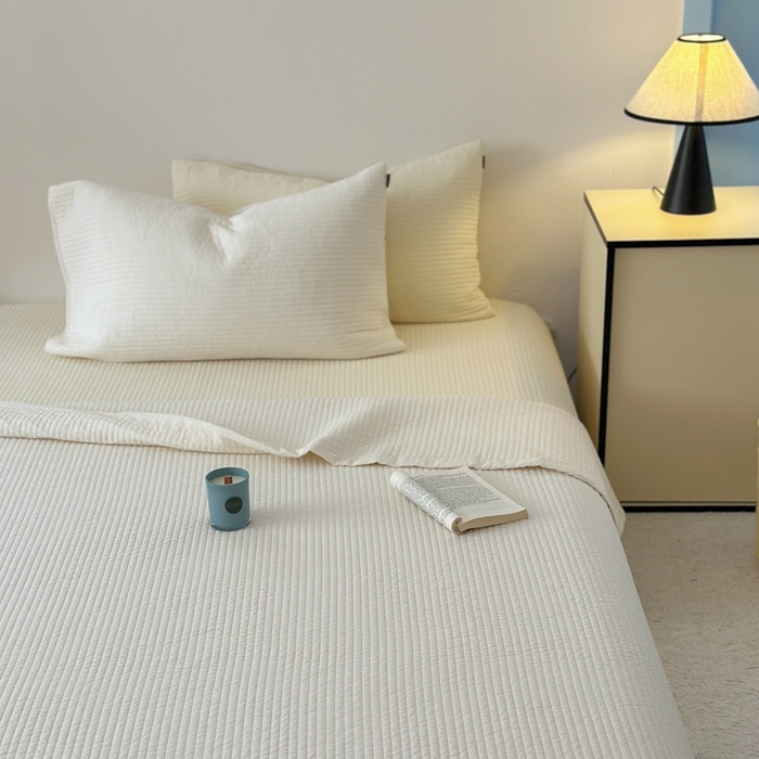 91家纺网 家纺一手货源 找家纺 （总）期遇家居 2025新款60支床盖极简直条绗缝韩国砂洗染色双面全棉纯棉床盖