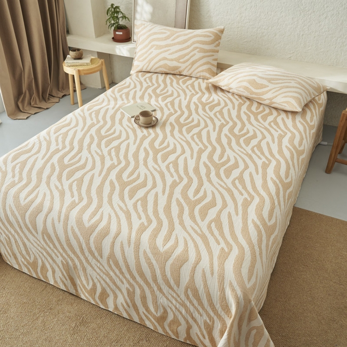 91家纺网 家纺一手货源 找家纺 早晨家纺 2025新款三层纱纯棉提花床单 斑马纹床单-驼色