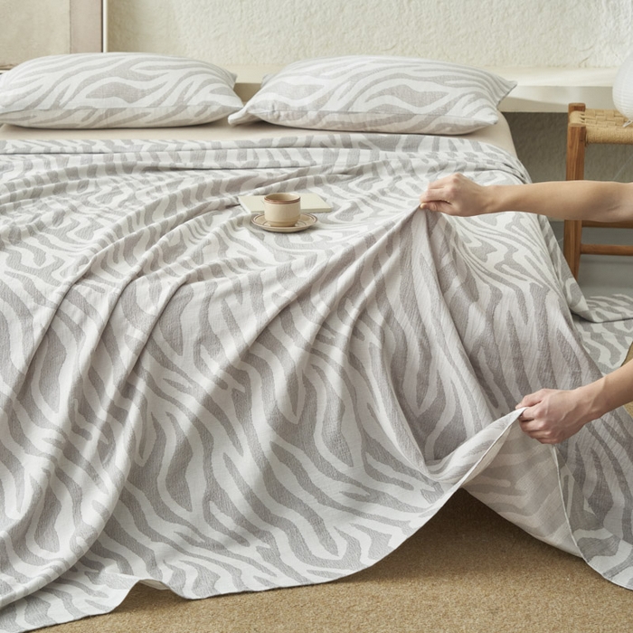 91家纺网 家纺一手货源 找家纺 早晨家纺 2025新款三层纱纯棉提花床单 斑马纹床单-浅灰