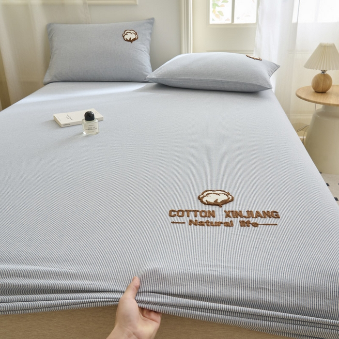 91家纺网 家纺一手货源 找家纺 早晨家纺 2025新款色织纯棉水洗棉毛巾绣床笠 流年床笠-深兰