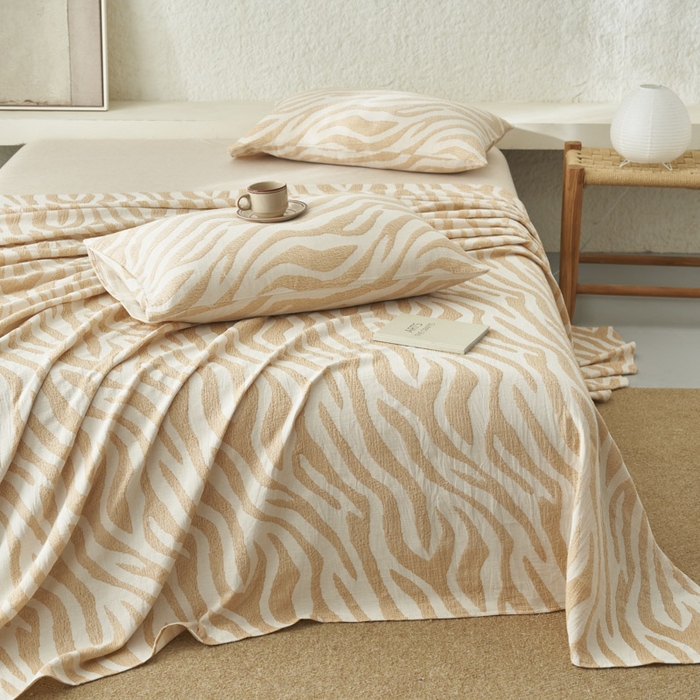 91家纺网 家纺一手货源 找家纺 早晨家纺 2025新款三层纱纯棉提花床单 斑马纹床单-驼色