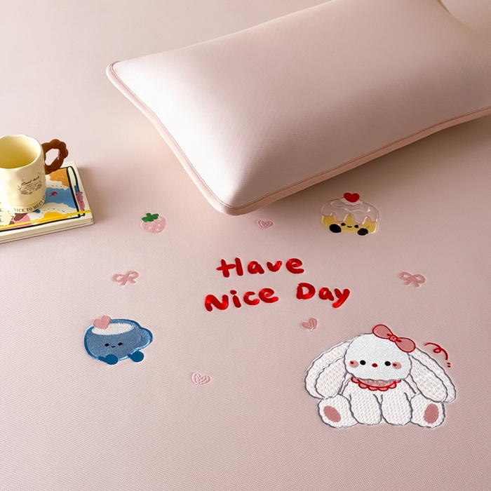 91家纺网 家纺一手货源 找家纺 九花鹿 2025新款凉感PE卡通冰丝席-床笠款 床笠款-派对小兔