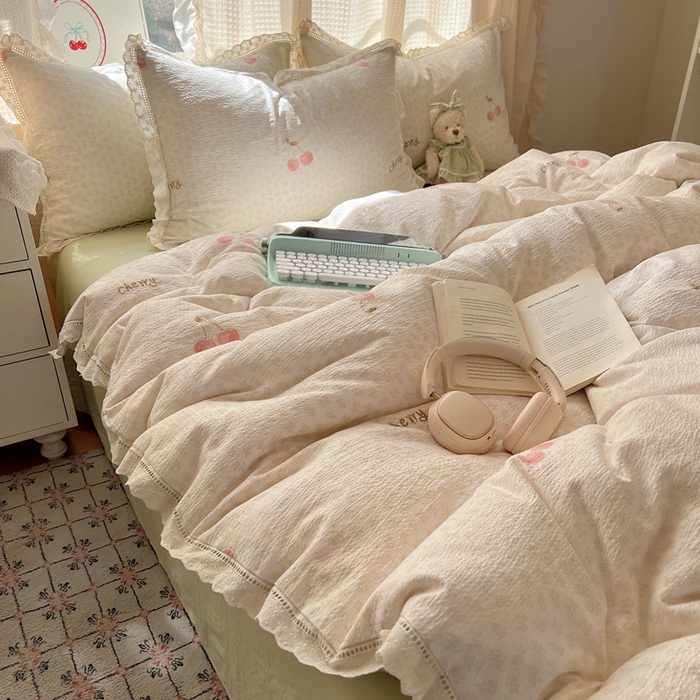 91家纺网 家纺一手货源 找家纺 顾里家纺 2025新款蕾丝花边云感皱皱纱四件套 花梦樱桃