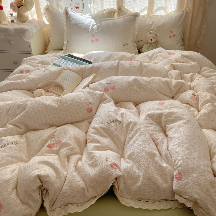 91家纺网 家纺一手货源 找家纺 顾里家纺 2025新款蕾丝花边云感皱皱纱四件套 花梦樱桃