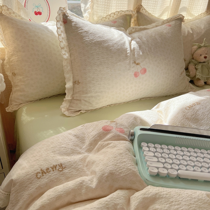 91家纺网 家纺一手货源 找家纺 顾里家纺 2025新款蕾丝花边云感皱皱纱四件套 花梦樱桃