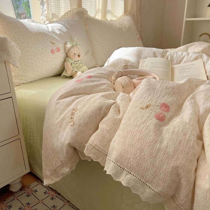 91家纺网 家纺一手货源 找家纺 顾里家纺 2025新款蕾丝花边云感皱皱纱四件套 花梦樱桃