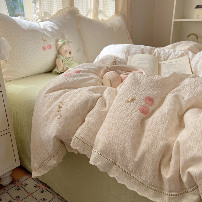 91家纺网 家纺一手货源 找家纺 顾里家纺 2025新款蕾丝花边云感皱皱纱四件套 花梦樱桃