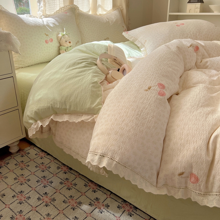 91家纺网 家纺一手货源 找家纺 顾里家纺 2025新款蕾丝花边云感皱皱纱四件套 花梦樱桃