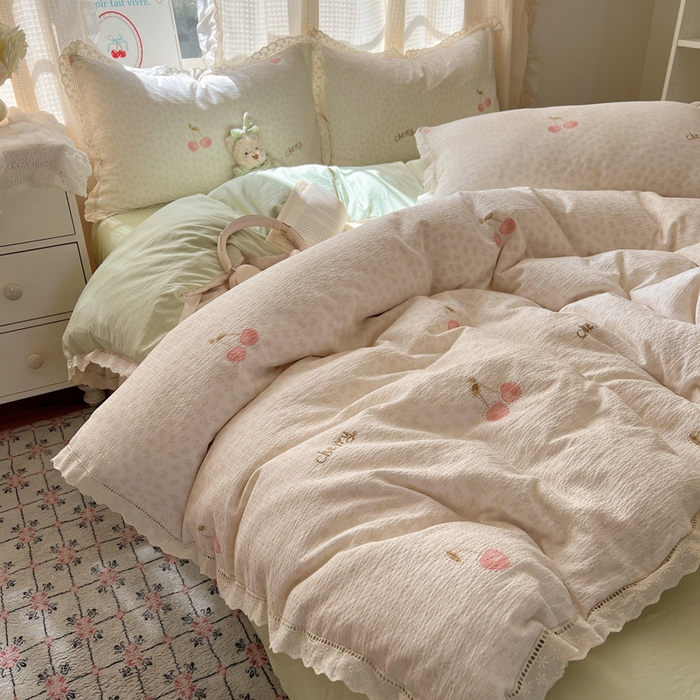 91家纺网 家纺一手货源 找家纺 顾里家纺 2025新款蕾丝花边云感皱皱纱四件套 花梦樱桃