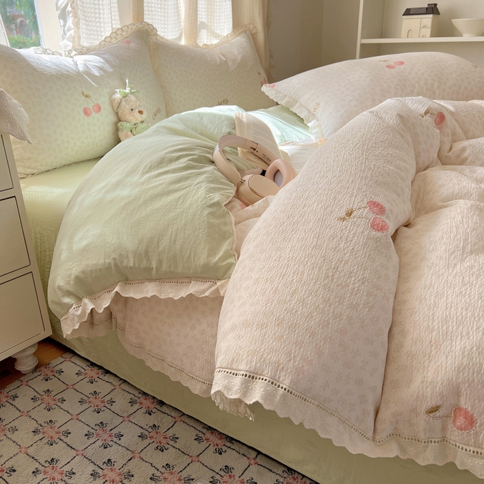 91家纺网 家纺一手货源 找家纺 顾里家纺 2025新款蕾丝花边云感皱皱纱四件套 花梦樱桃