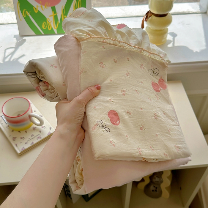 91家纺网 家纺一手货源 找家纺 冕悠家纺 2025新款A类法式花边四件套超柔裸睡级床单被套三件套-风格二+微信提供买家秀 初樱