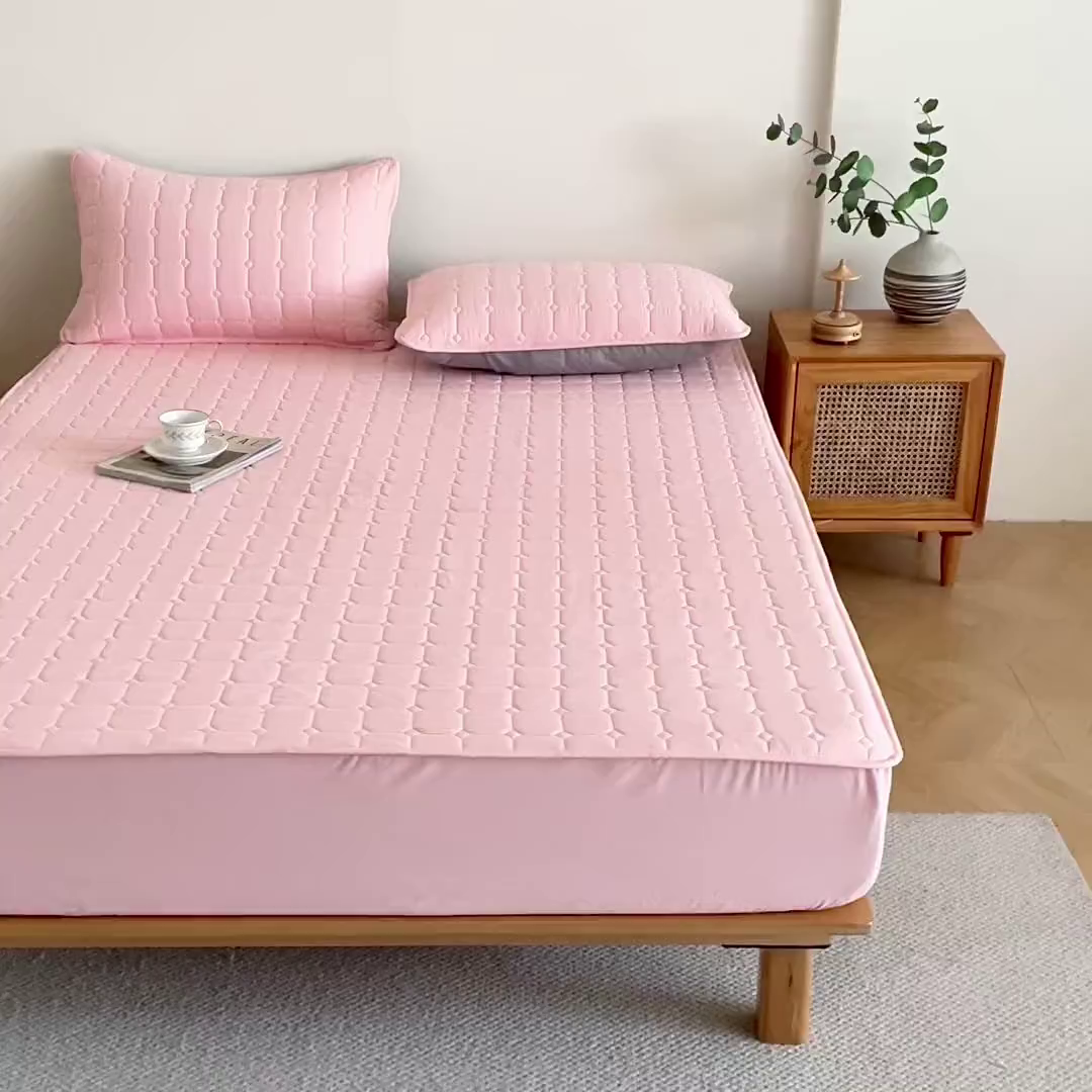 91家纺网 家纺一手货源 找家纺 锦眠 2025新款亲肤面包格夹棉床笠 粉色