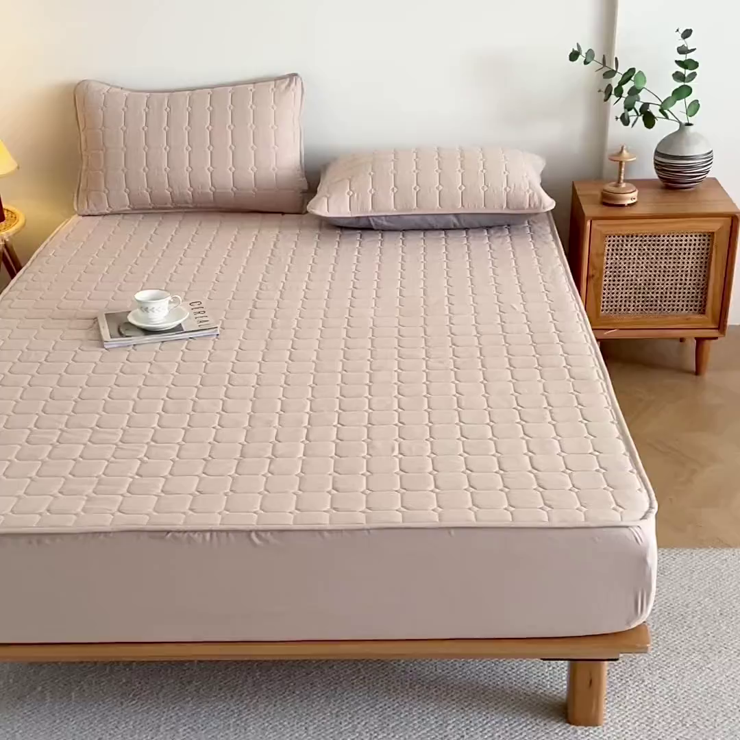 91家纺网 家纺一手货源 找家纺 锦眠 2025新款亲肤面包格夹棉床笠 卡其