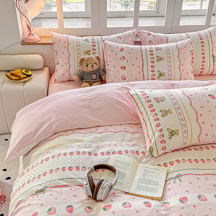 91家纺网 家纺一手货源 找家纺 昊翔家纺 2025新款13372全棉印花系列四件套 草莓甜心