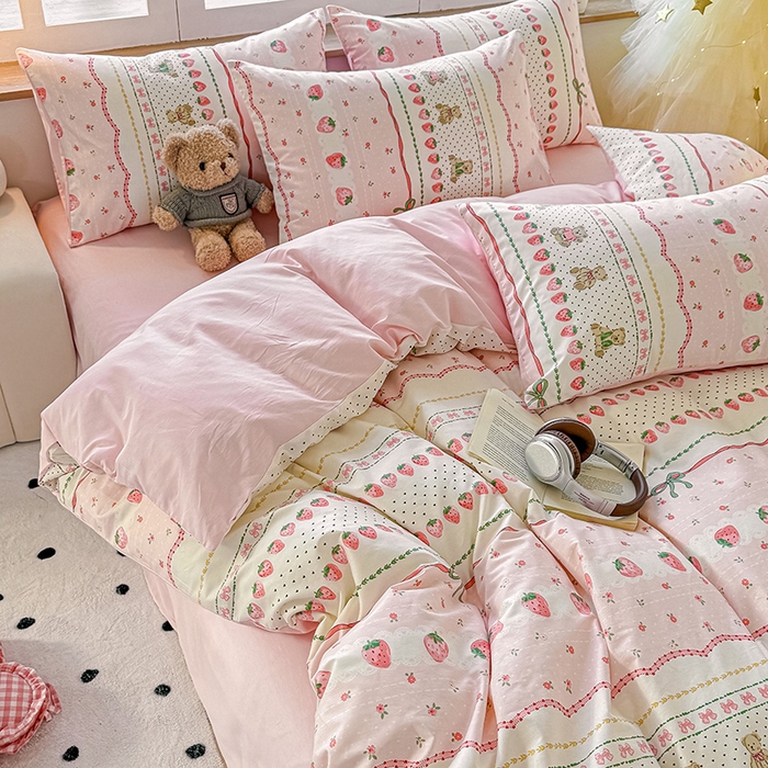 91家纺网 家纺一手货源 找家纺 昊翔家纺 2025新款13372全棉印花系列四件套 草莓甜心