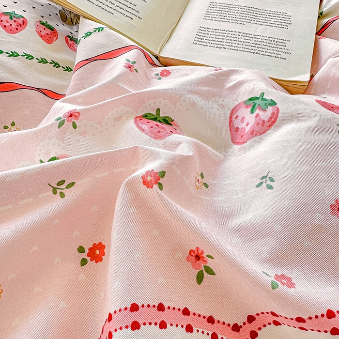 91家纺网 家纺一手货源 找家纺 昊翔家纺 2025新款13372全棉印花系列四件套 草莓甜心