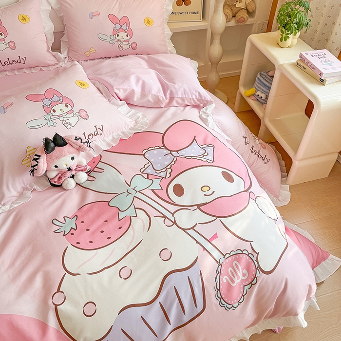 91家纺网 家纺一手货源 找家纺 玉元坊 2025新款三丽鸥白花边被套数码印花大版全棉纯棉卡通三四件套 大版花边-蛋糕美乐蒂