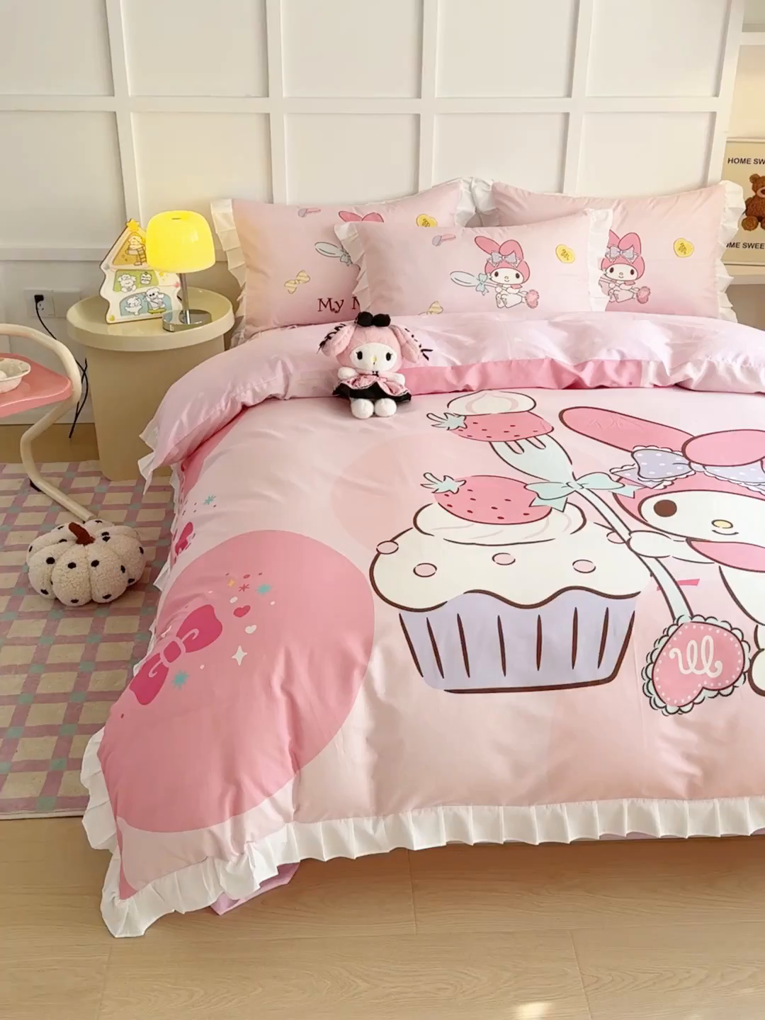 91家纺网 家纺一手货源 找家纺 玉元坊 2025新款三丽鸥白花边被套数码印花大版全棉纯棉卡通三四件套 大版花边-蛋糕美乐蒂