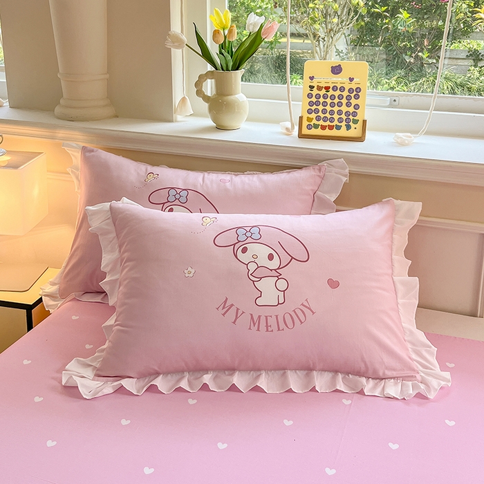 91家纺网 家纺一手货源 找家纺 玉元坊 2025新款三丽鸥白花边被套数码印花大版全棉纯棉卡通三四件套 大版花边-粉兔草莓