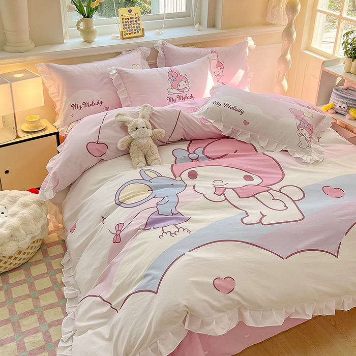 91家纺网 家纺一手货源 找家纺 玉元坊 2025新款三丽鸥白花边被套数码印花大版全棉纯棉卡通三四件套 大版花边-粉兔亲亲