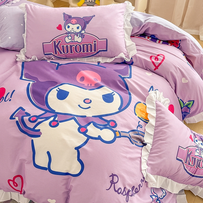 91家纺网 家纺一手货源 找家纺 玉元坊 2025新款三丽鸥白花边被套数码印花大版全棉纯棉卡通三四件套 大版花边-蓝莓库洛米