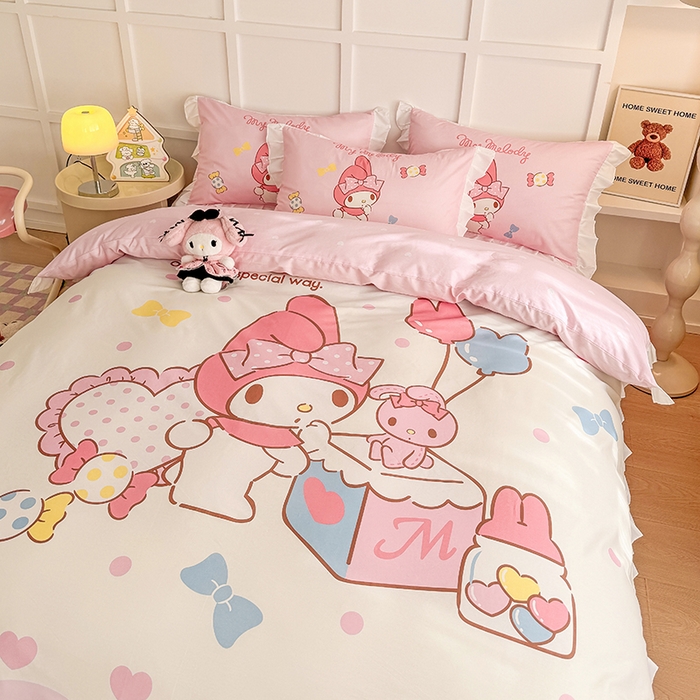 91家纺网 家纺一手货源 找家纺 玉元坊 2025新款三丽鸥白花边被套数码印花大版全棉纯棉卡通三四件套 大版花边-糖果美乐蒂