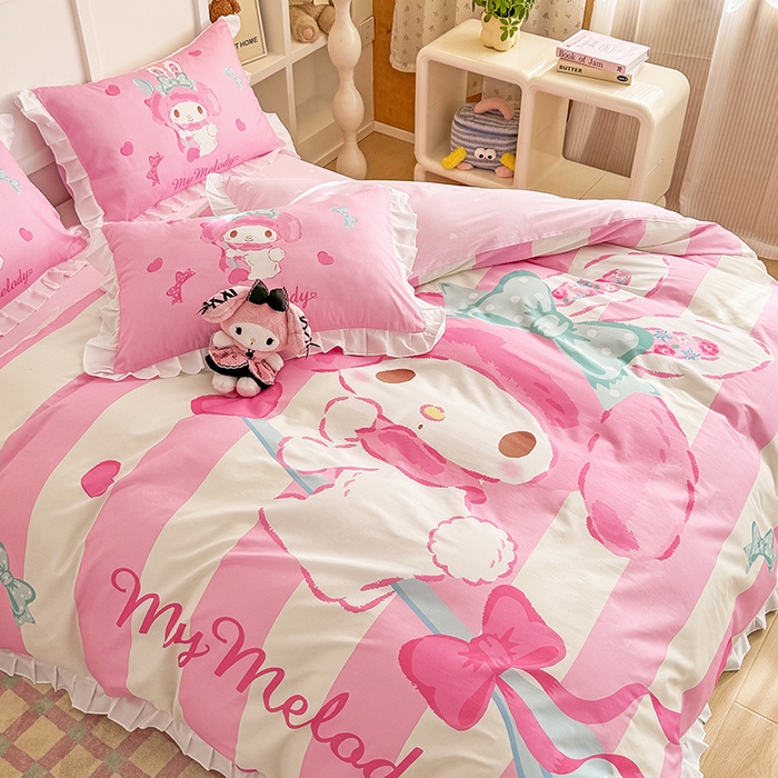 91家纺网 家纺一手货源 找家纺 玉元坊 2025新款三丽鸥白花边被套数码印花大版全棉纯棉卡通三四件套 大版花边-甜心美乐蒂