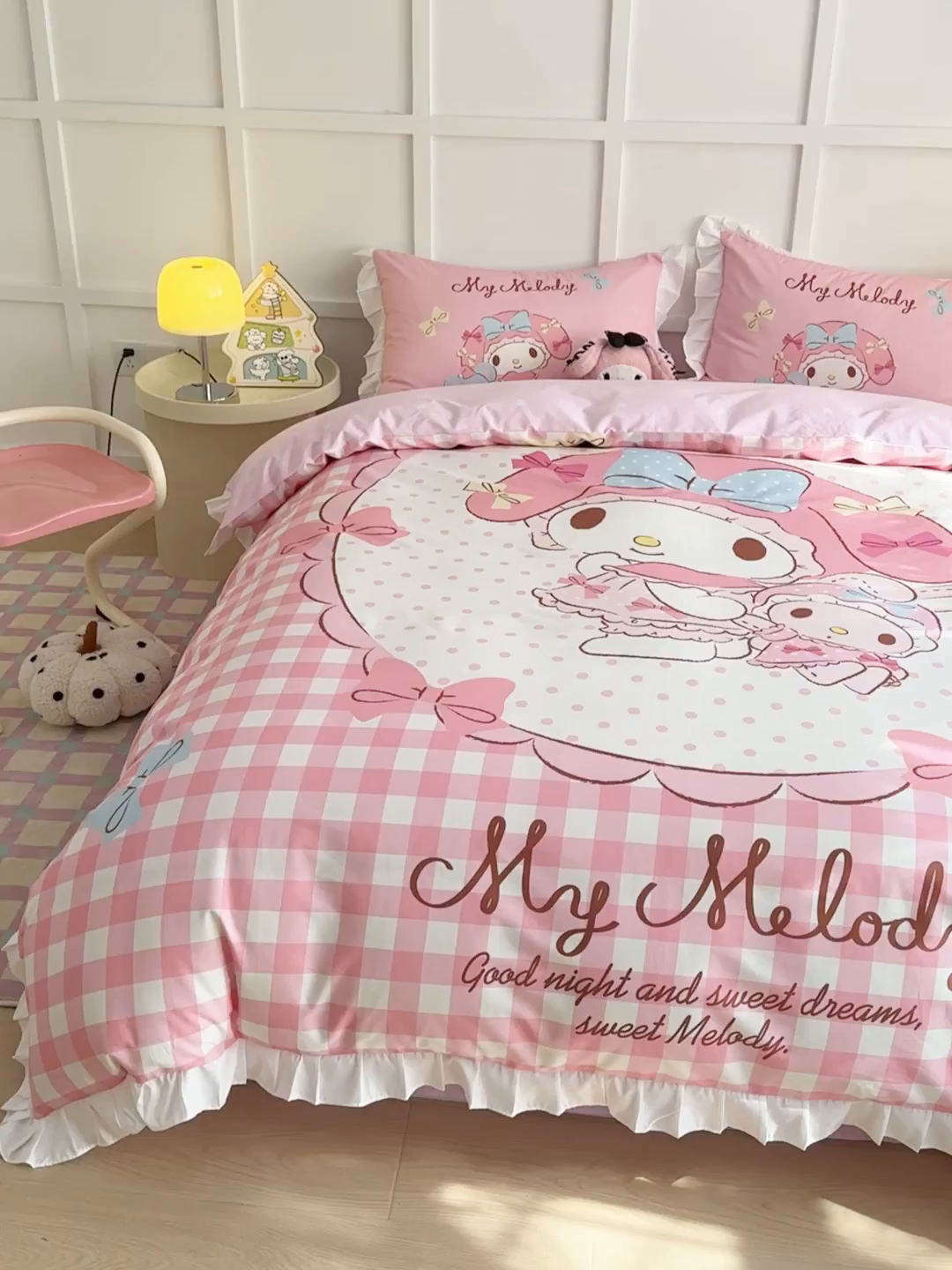 91家纺网 家纺一手货源 找家纺 玉元坊 2025新款三丽鸥白花边被套数码印花大版全棉纯棉卡通三四件套 大版花边-玩偶美乐蒂